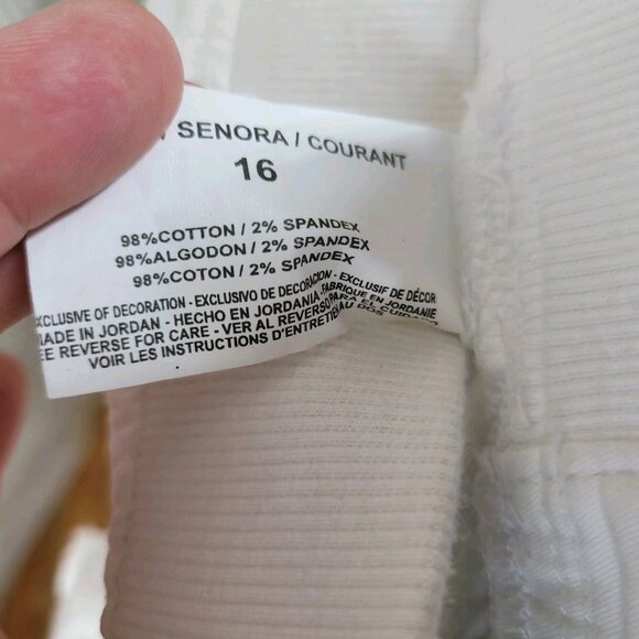 Gloria Vanderbilt Chino Bermuda Shorts Size 16 White Buckle Sideb Stretch Waist - Picture 9 of 9